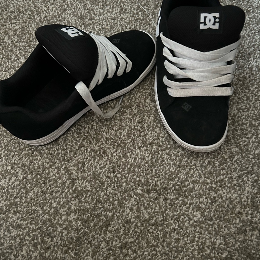 DC Kids Sneakers in Black and White - Picture 5 of 5
